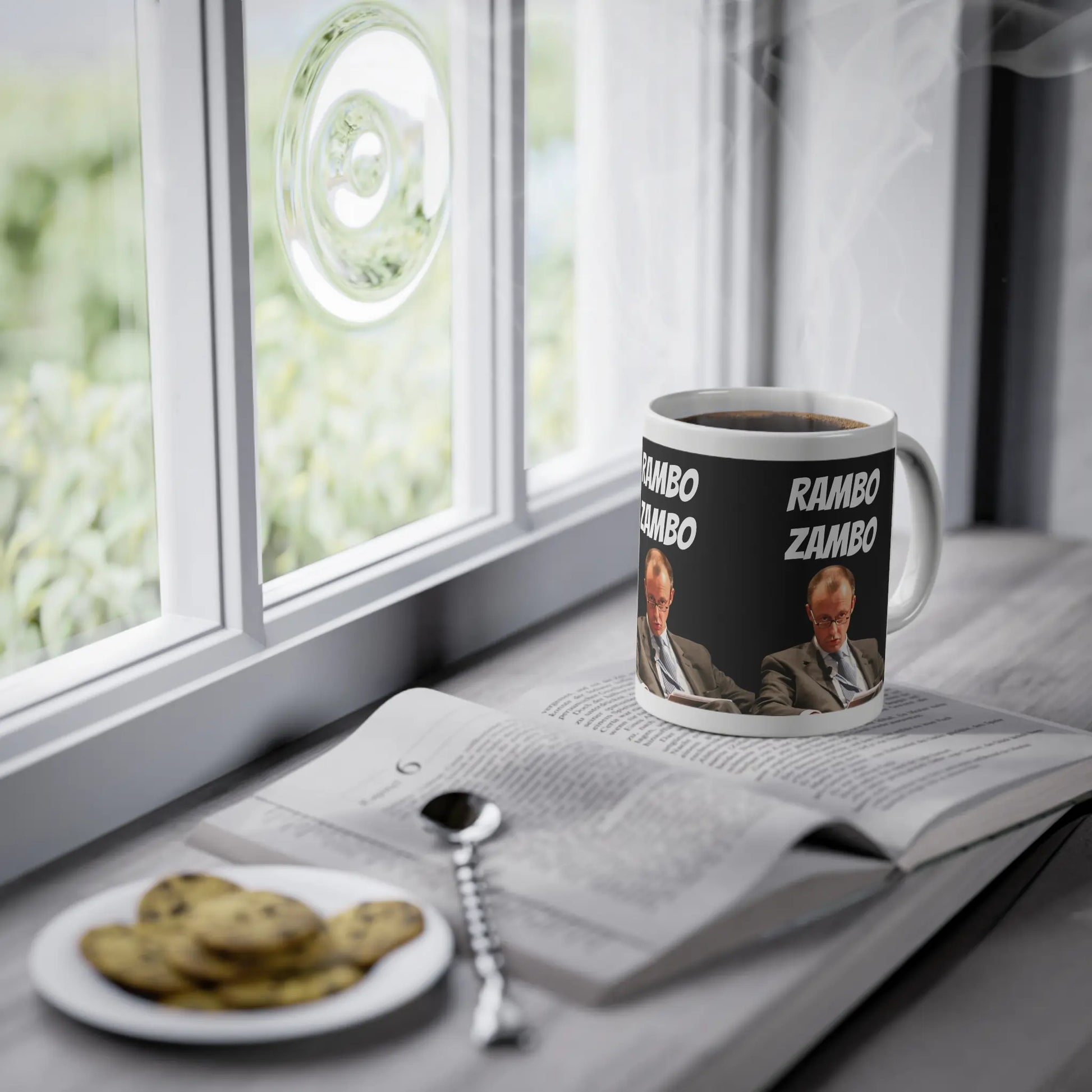 Friedrich Merz Tasse mit Rambo Zambo-Aufdruck auf einer Fensterbank – als Heuteshop Merch und Geschenk für Politik Interessierte geeignet.